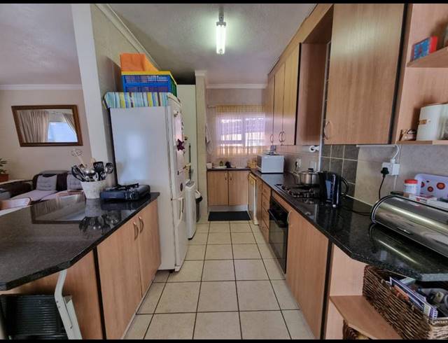 3 BEDROOM TOWNHOUSE FOR SALE IN FLORENTIA